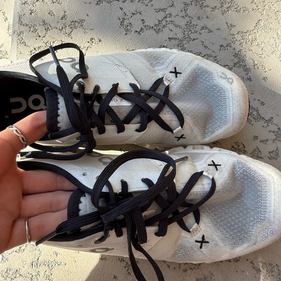 Stylish Women's White and Black Athletic Shoes - Picture 5 of 6